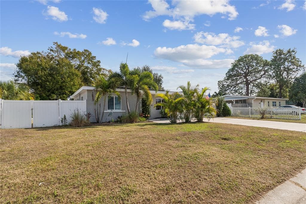 7631 18TH WAY N ST PETERSBURG, FL 33702