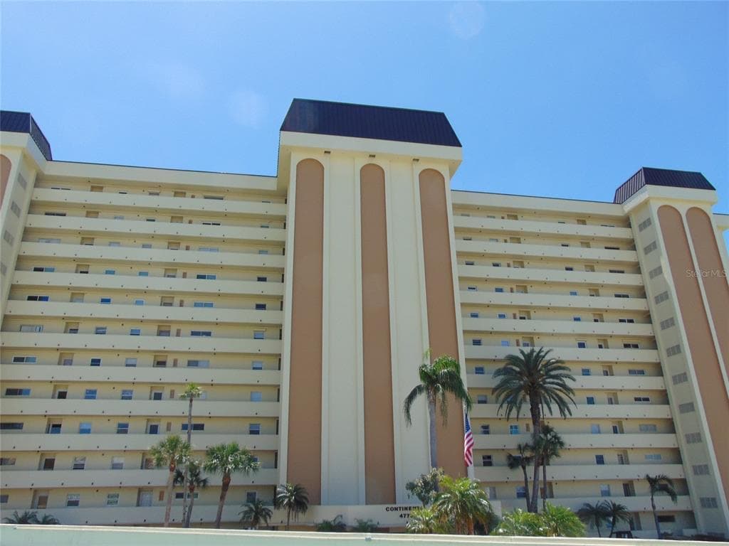 4775 COVE CIRCLE N UNIT 104 ST PETERSBURG, FL 33708