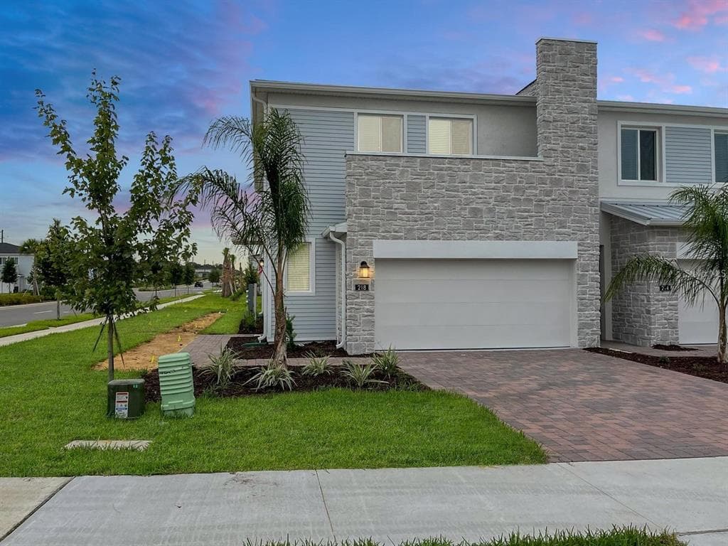 218 NINE IRON DRIVE DAVENPORT, FL 33896
