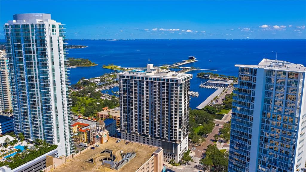 1 BEACH DRIVE SE UNIT 2512