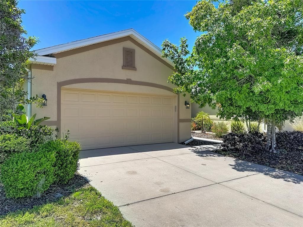 1027 ORCA COURT HOLIDAY, FL 34691