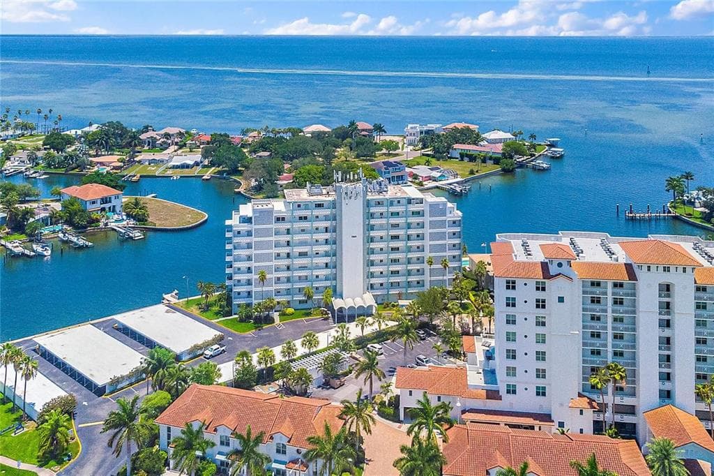 1365 SNELL ISLE BOULEVARD NE UNIT 8D ST PETERSBURG, FL 33704