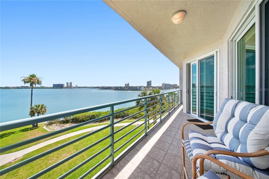 8021 SAILBOAT KEY BOULEVARD S UNIT 302 ST PETE BEACH, FL 33707