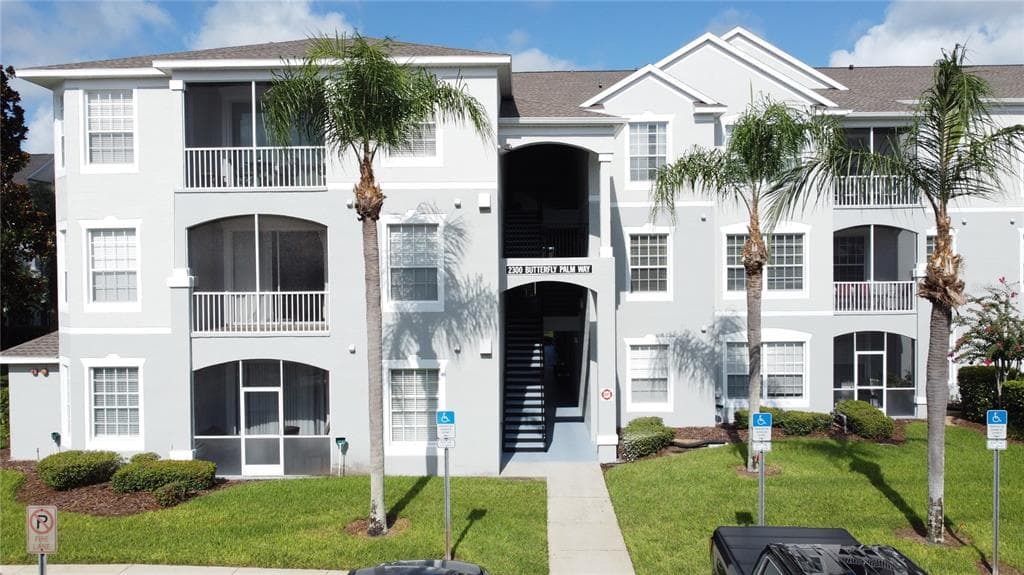 2300 BUTTERFLY PALM WAY UNIT 203 KISSIMMEE, FL 34747