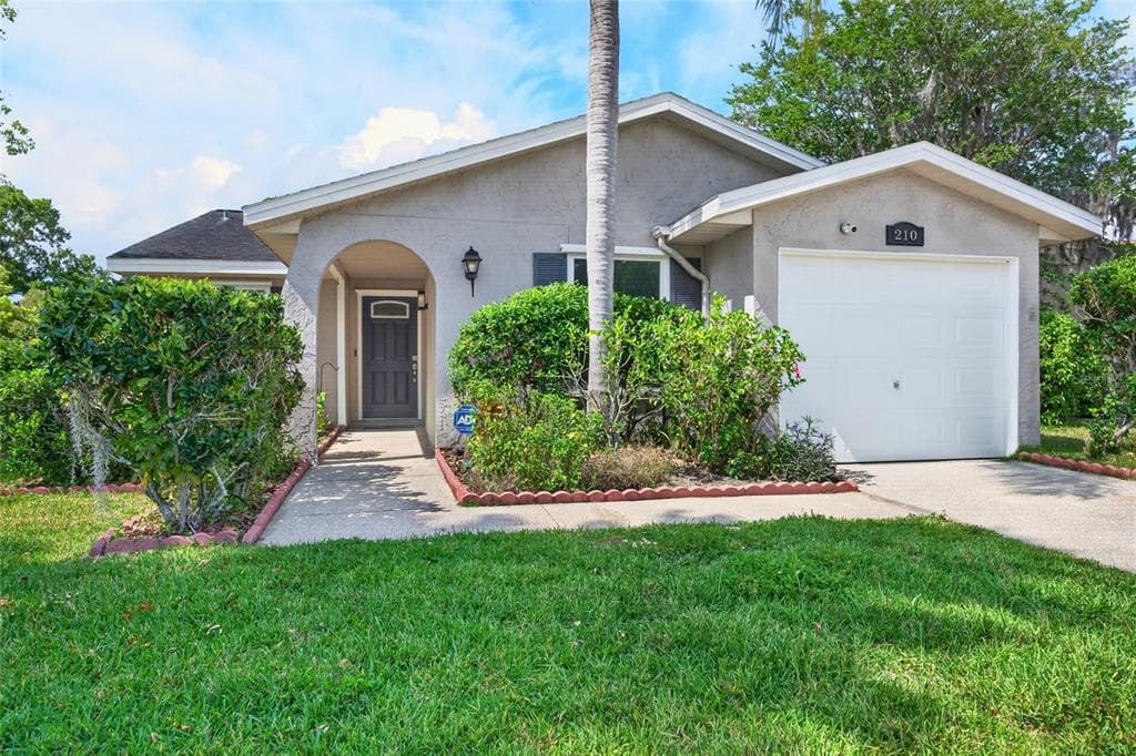 210 LAKE CHARLES COURT OLDSMAR, FL 34677