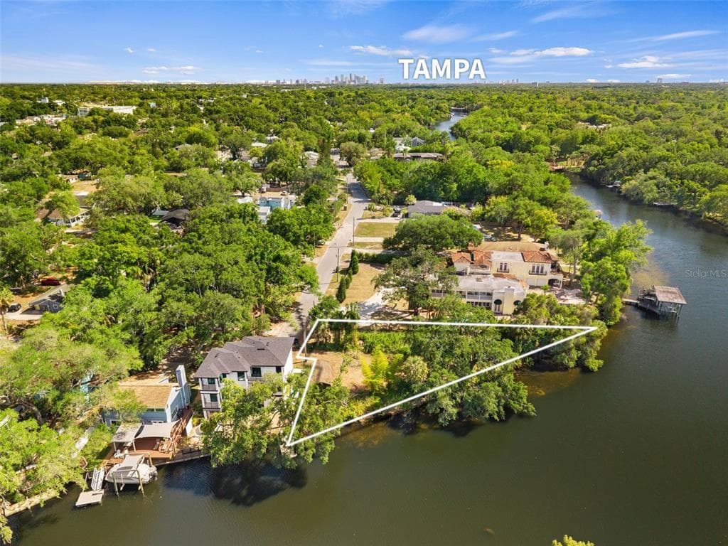 323 W HANLON STREET TAMPA, FL 33604