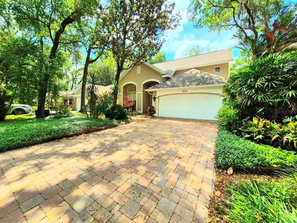 2214 GREEN OAKS LANE TAMPA, FL 33612