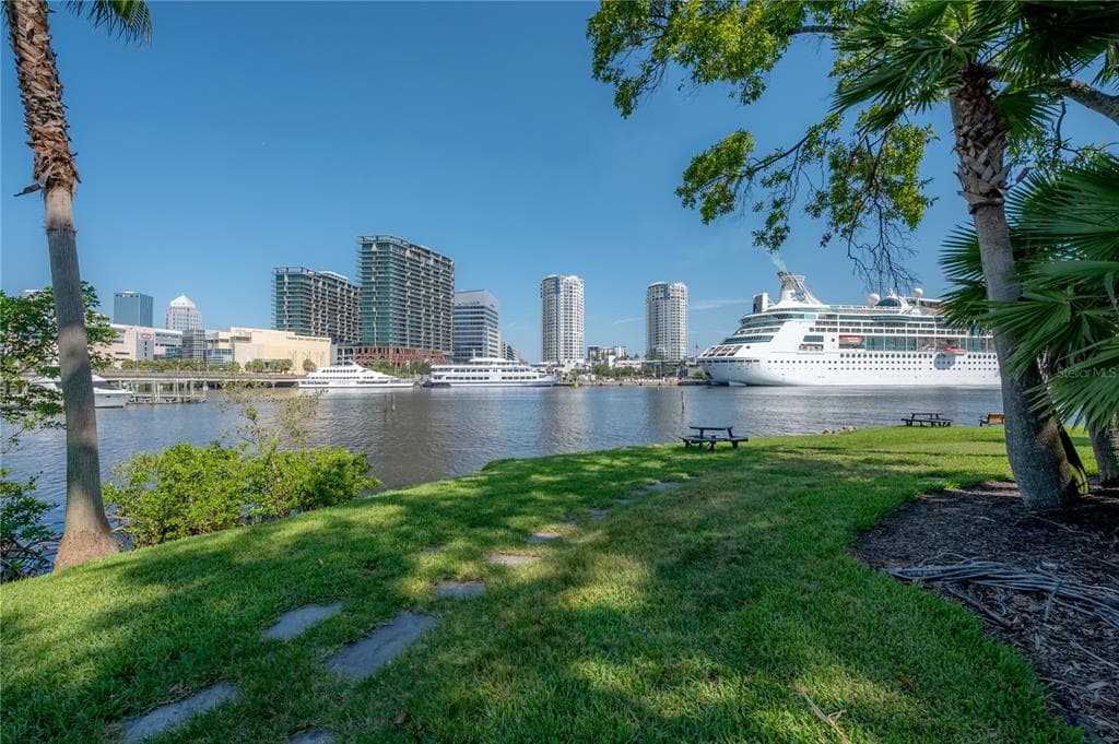 709 MAINSAIL DRIVE UNIT 709 TAMPA, FL 33602