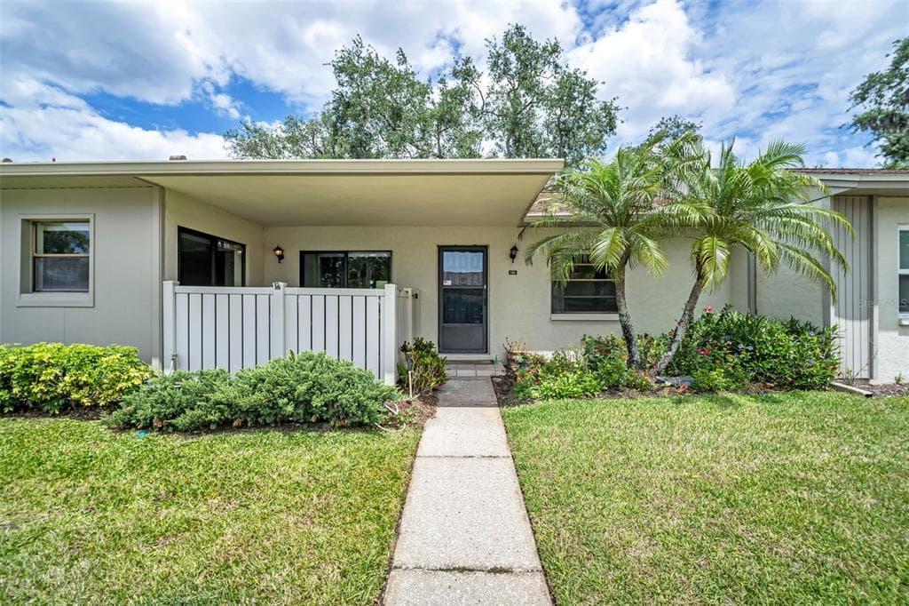 120 EVELYN COURT OLDSMAR, FL 34677