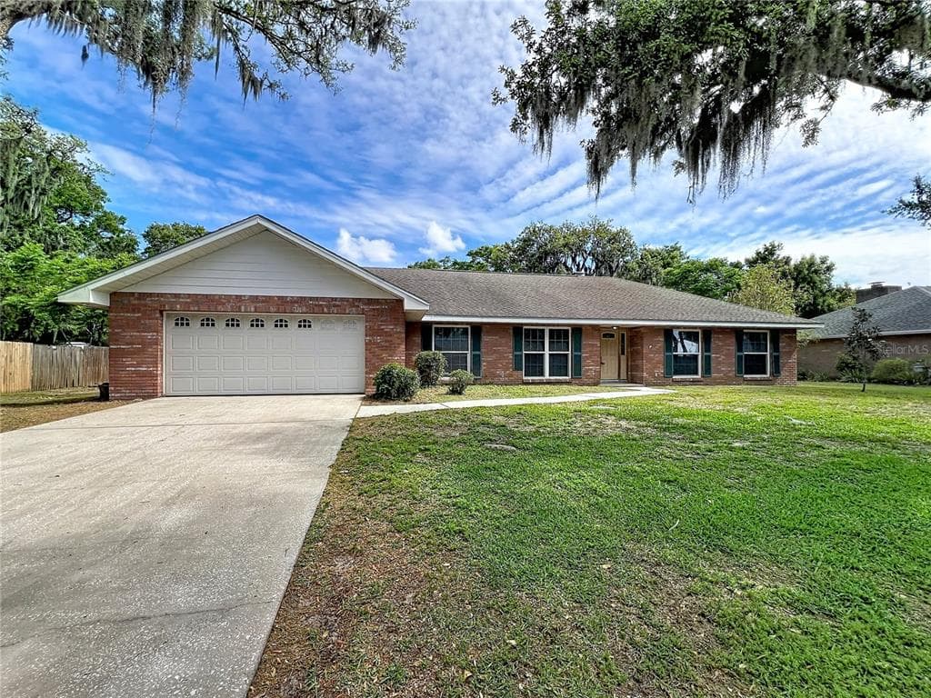 2418 STONEHILL AVENUE VALRICO, FL 33594