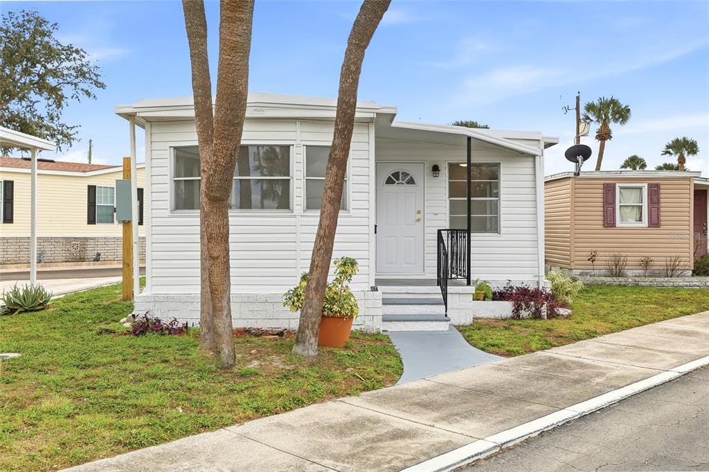 4851 W GANDY BOULEVARD UNIT B7L17 TAMPA, FL 33611