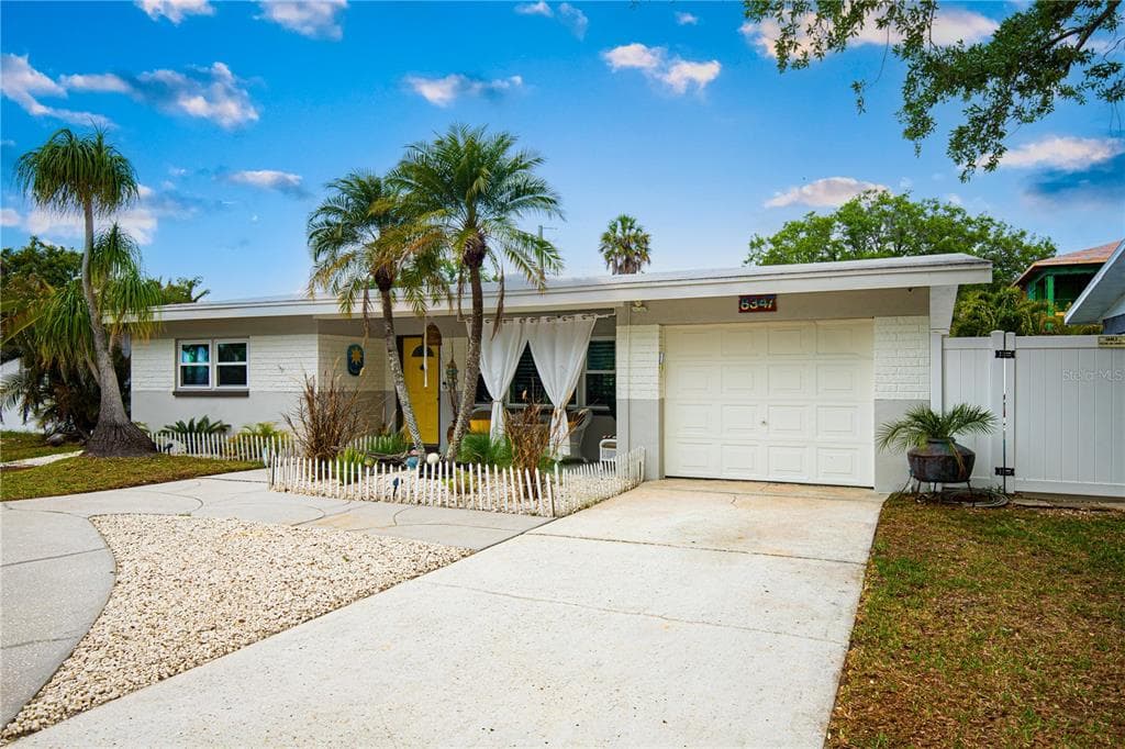 8347 41ST AVENUE N ST PETERSBURG, FL 33709