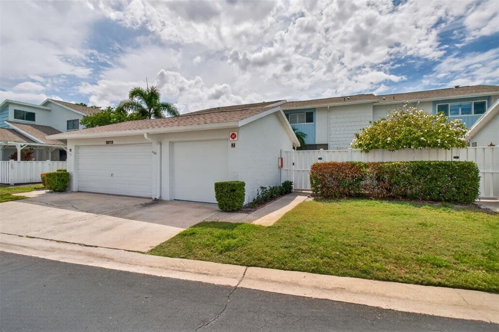 6660 CAPE HATTERAS WAY NE UNIT 2 ST PETERSBURG, FL 33702