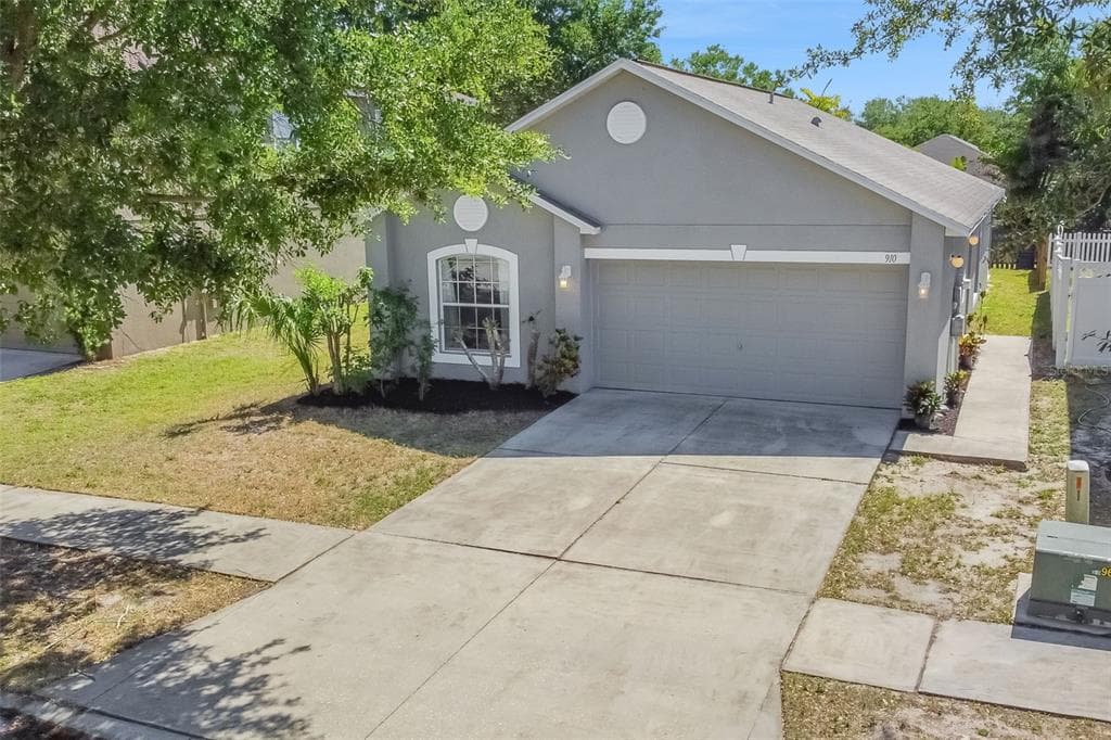 910 BRENTON LEAF DR RUSKIN, FL 33570