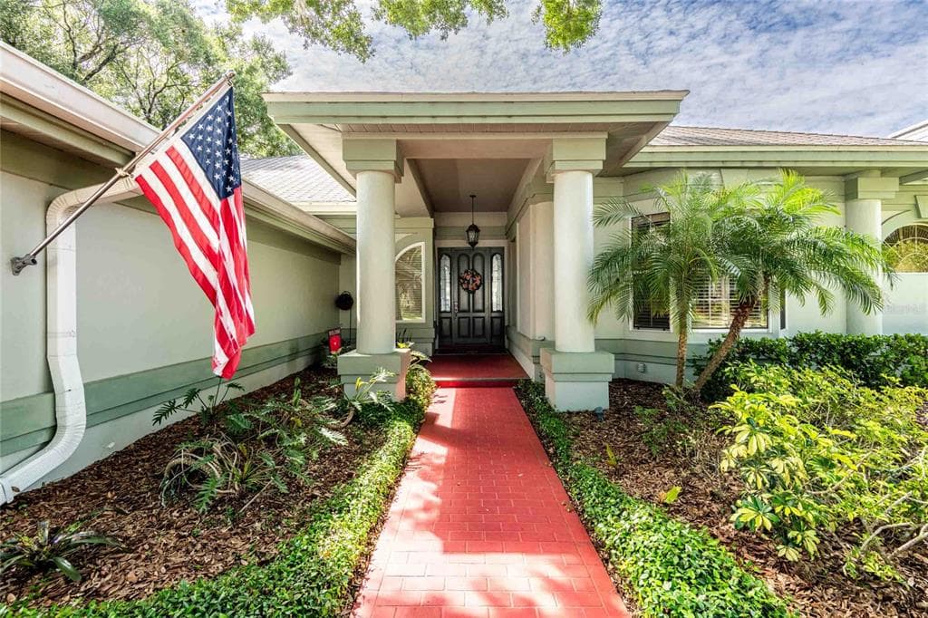 6605 STONINGTON DRIVE N TAMPA, FL 33647