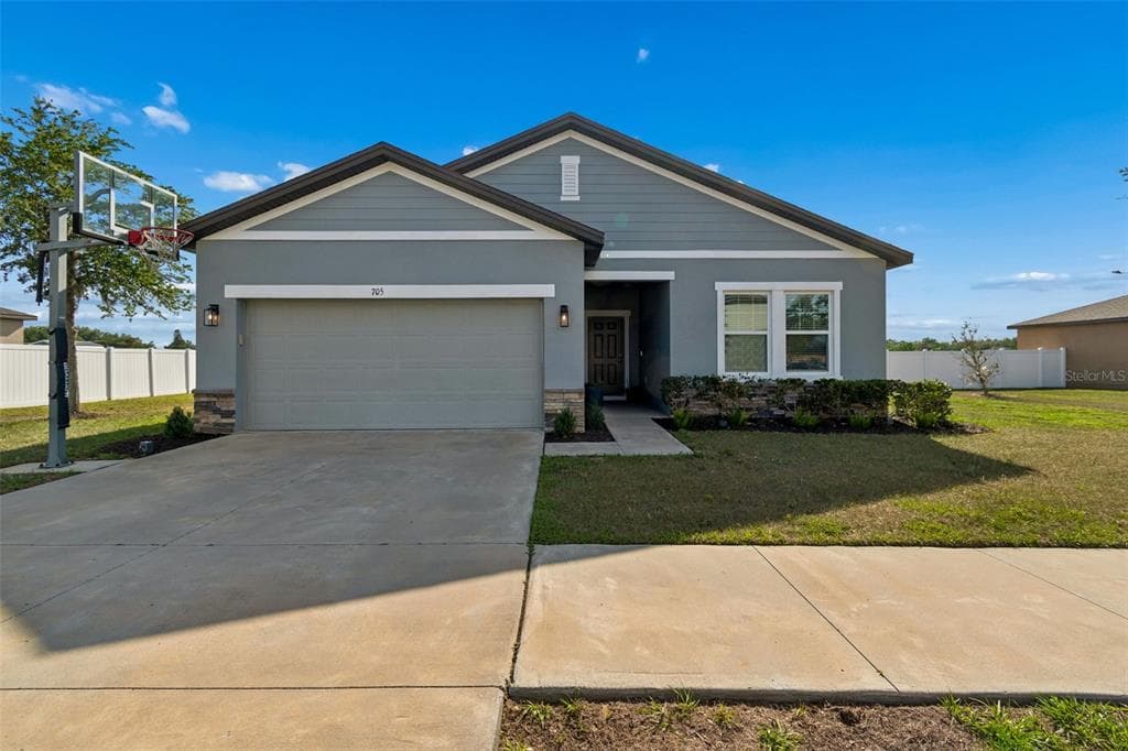 705 GARDEN OAKS SQUARE