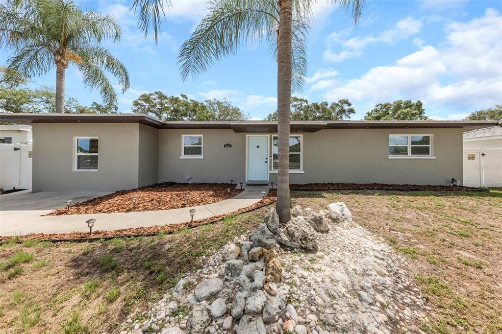 1437 CARLOS AVENUE CLEARWATER, FL 33755
