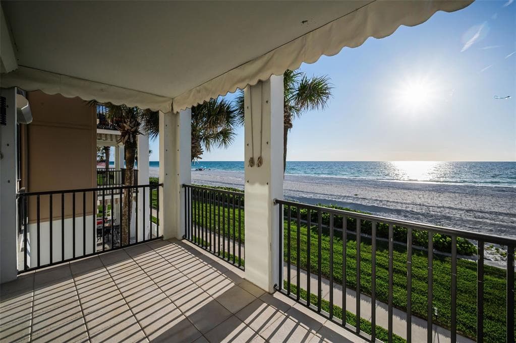 2500 GULF BOULEVARD UNIT 204B BELLEAIR BEACH, FL 33786