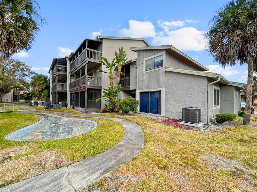 6336 NEWTOWN CIRCLE UNIT 36B2 TAMPA, FL 33615