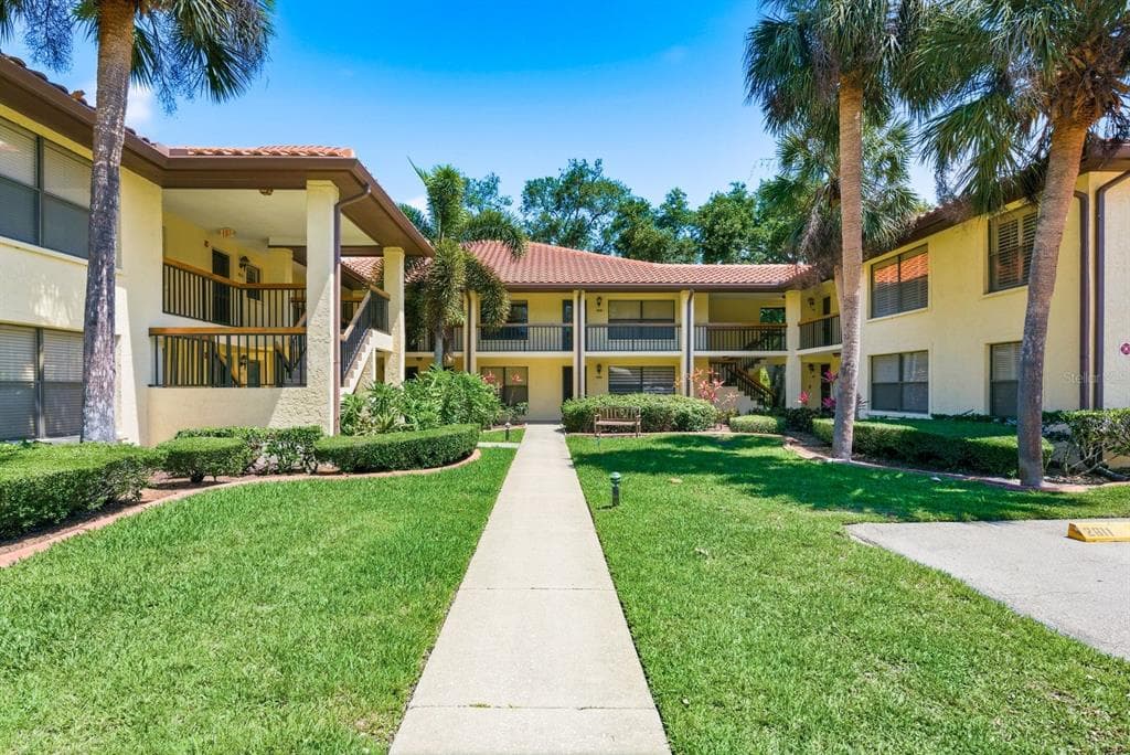 2614 HAMMOCK COURT UNIT 2614 CLEARWATER, FL 33761