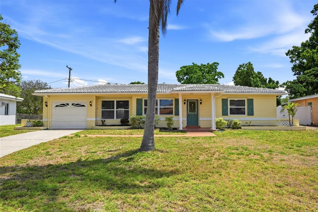 4813 LAKE CHARLES DRIVE N KENNETH CITY, FL 33709