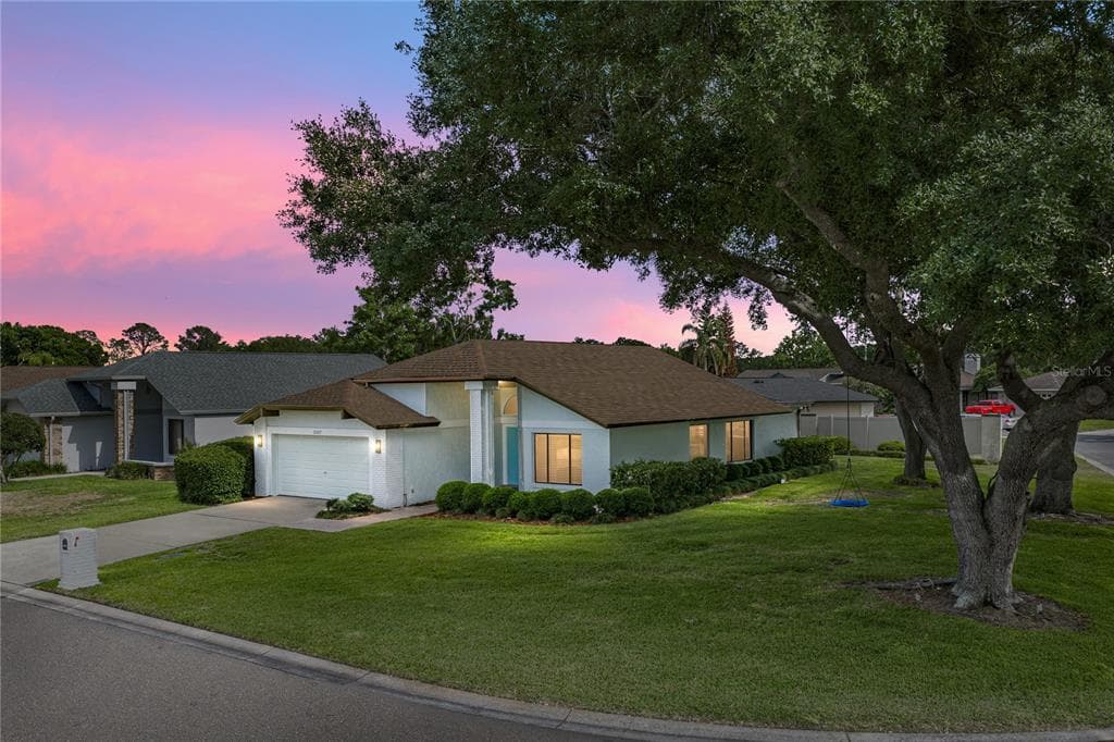 2317 WALDEN PLACE N PLANT CITY, FL 33566