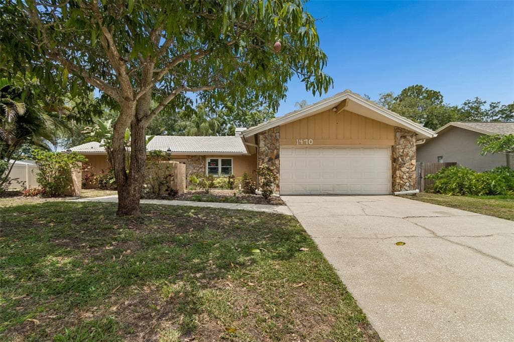 1470 BURNHAM LANE DUNEDIN, FL 34698