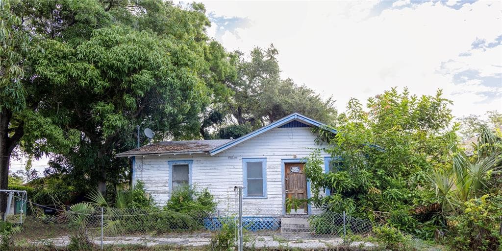 1139 HARVEYS LN