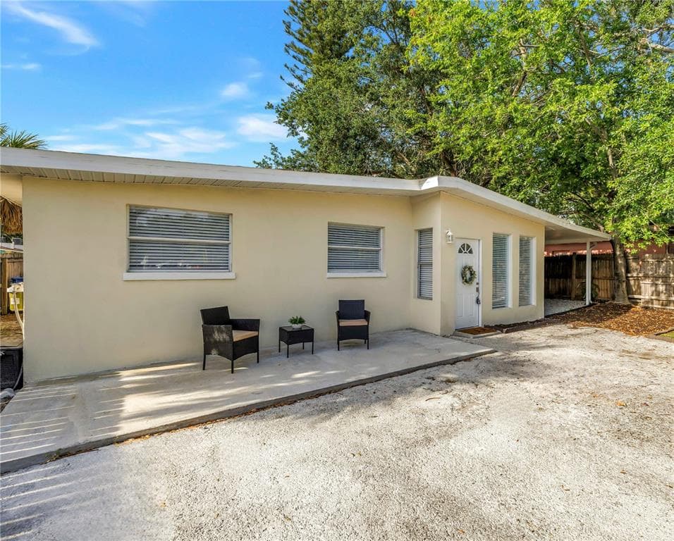 110 NE MONROE CIRCLE N UNIT 1