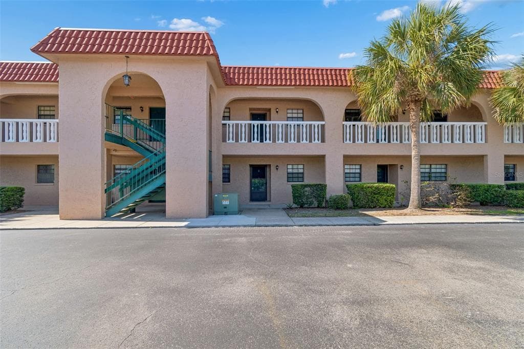 1750 BELLEAIR FOREST DRIVE UNIT A5 BELLEAIR, FL 33756