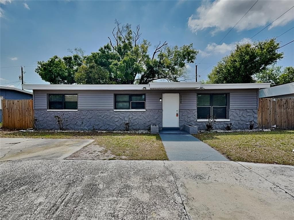 8403 LIBBY LANE TAMPA, FL 33619