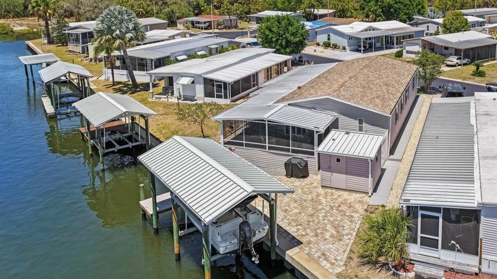 164 S SAINT THOMAS CIRCLE APOLLO BEACH, FL 33572