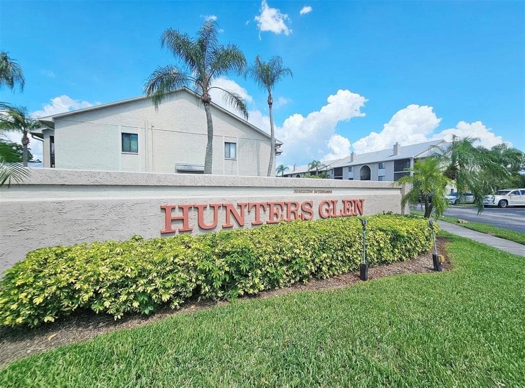 2087 HUNTERS GLEN DRIVE UNIT 112 DUNEDIN, FL 34698