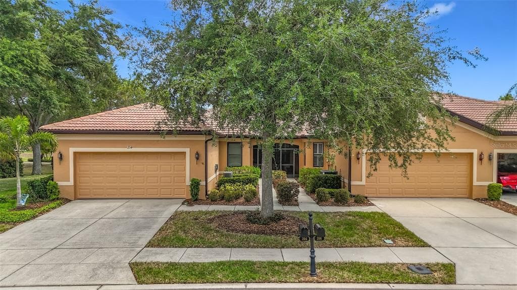 206 SHELL FALLS DRIVE APOLLO BEACH, FL 33572