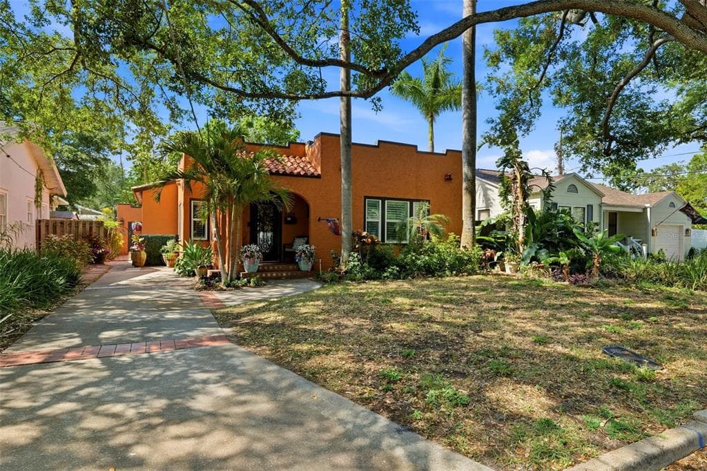 3318 W PALMIRA AVENUE