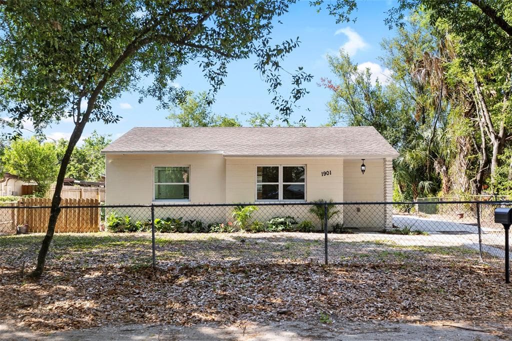 1901 E SHADOWLAWN AVENUE TAMPA, FL 33610