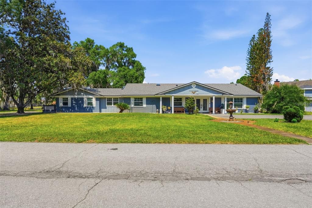 3678 E LAKE DRIVE LAND O LAKES, FL 34639