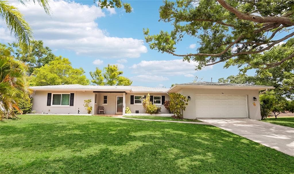 992 HILLWOOD DRIVE DUNEDIN, FL 34698