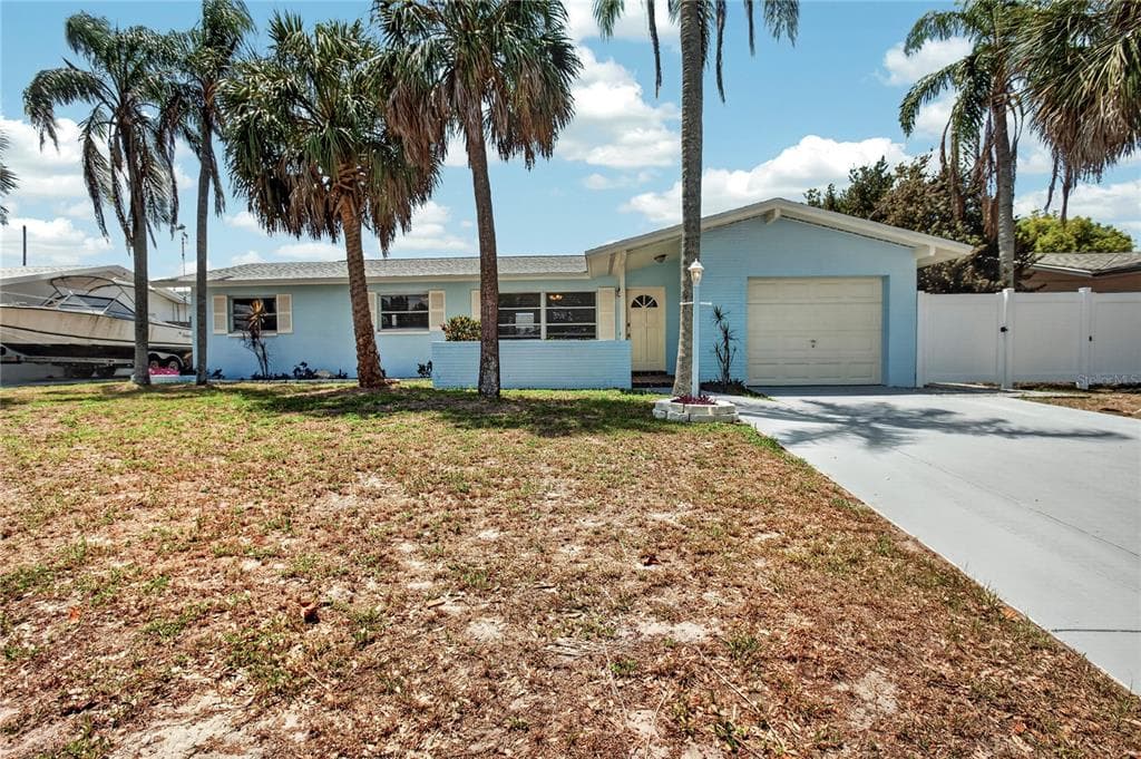13746 MARTINIQUE DRIVE SEMINOLE, FL 33776