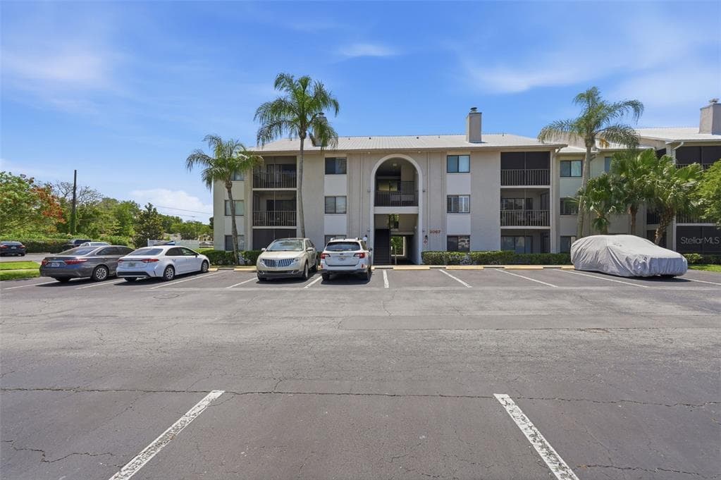 2067 HUNTERS GLEN DRIVE UNIT 339 DUNEDIN, FL 34698