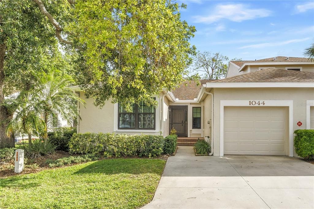 1044 ROMANO COURT NE ST PETERSBURG, FL 33702