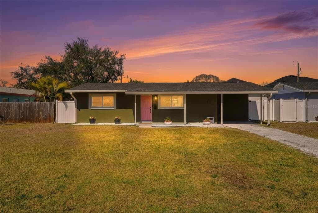 411 42ND AVENUE NE ST PETERSBURG, FL 33703