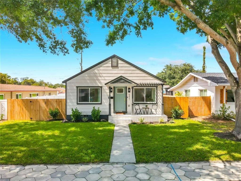 5431 DARTMOUTH AVENUE N ST PETERSBURG, FL 33710