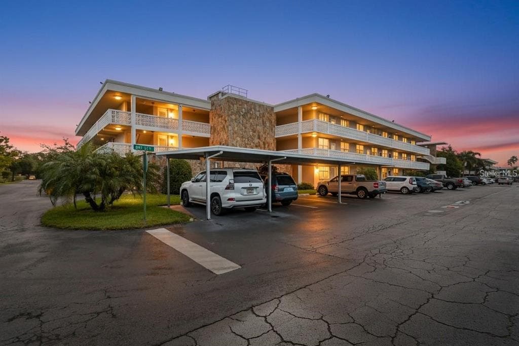 5095 BAY STREET NE UNIT 21O ST PETERSBURG, FL 33701