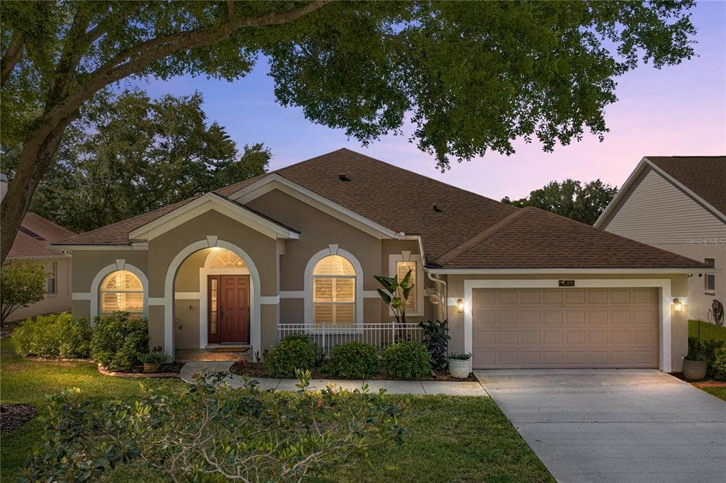 1035 LEGENDS PASS DRIVE VALRICO, FL 33594