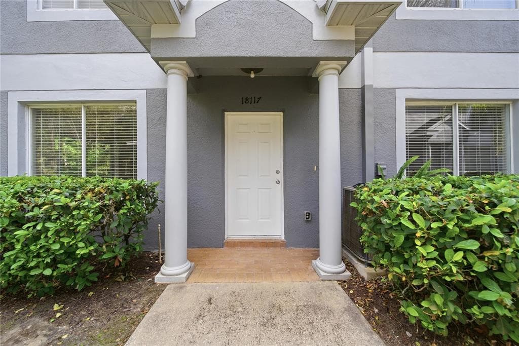 18117 PARADISE POINT DRIVE TAMPA, FL 33647