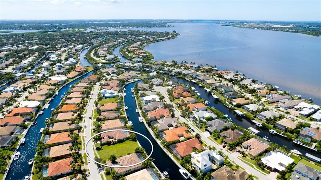 540 MAST DRIVE BRADENTON, FL 34208