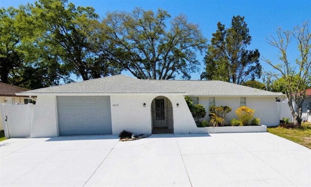 8923 CANDLEWICK LANE