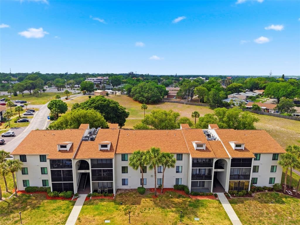1871 PINE RIDGE WAY W UNIT B2 PALM HARBOR, FL 34684