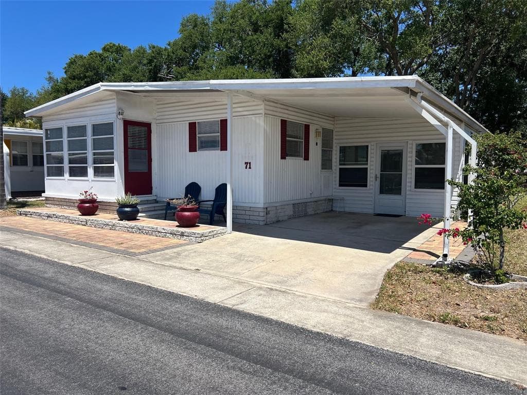 71 ROYAL PALM CIRCLE LARGO, FL 33778